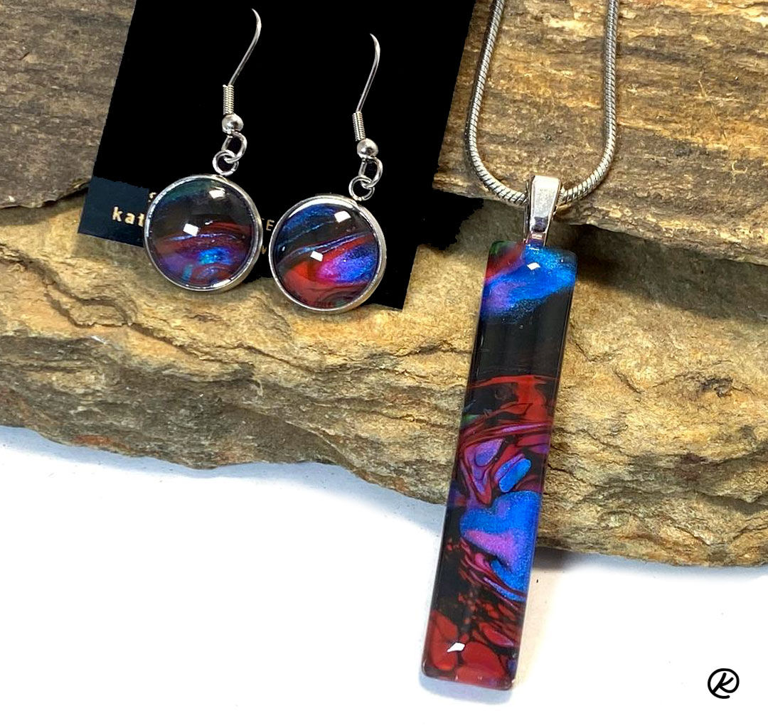 Striking bar pendant and earrings set