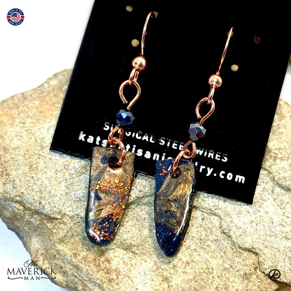 Thumbnail: Unusual jewelry set made from slate