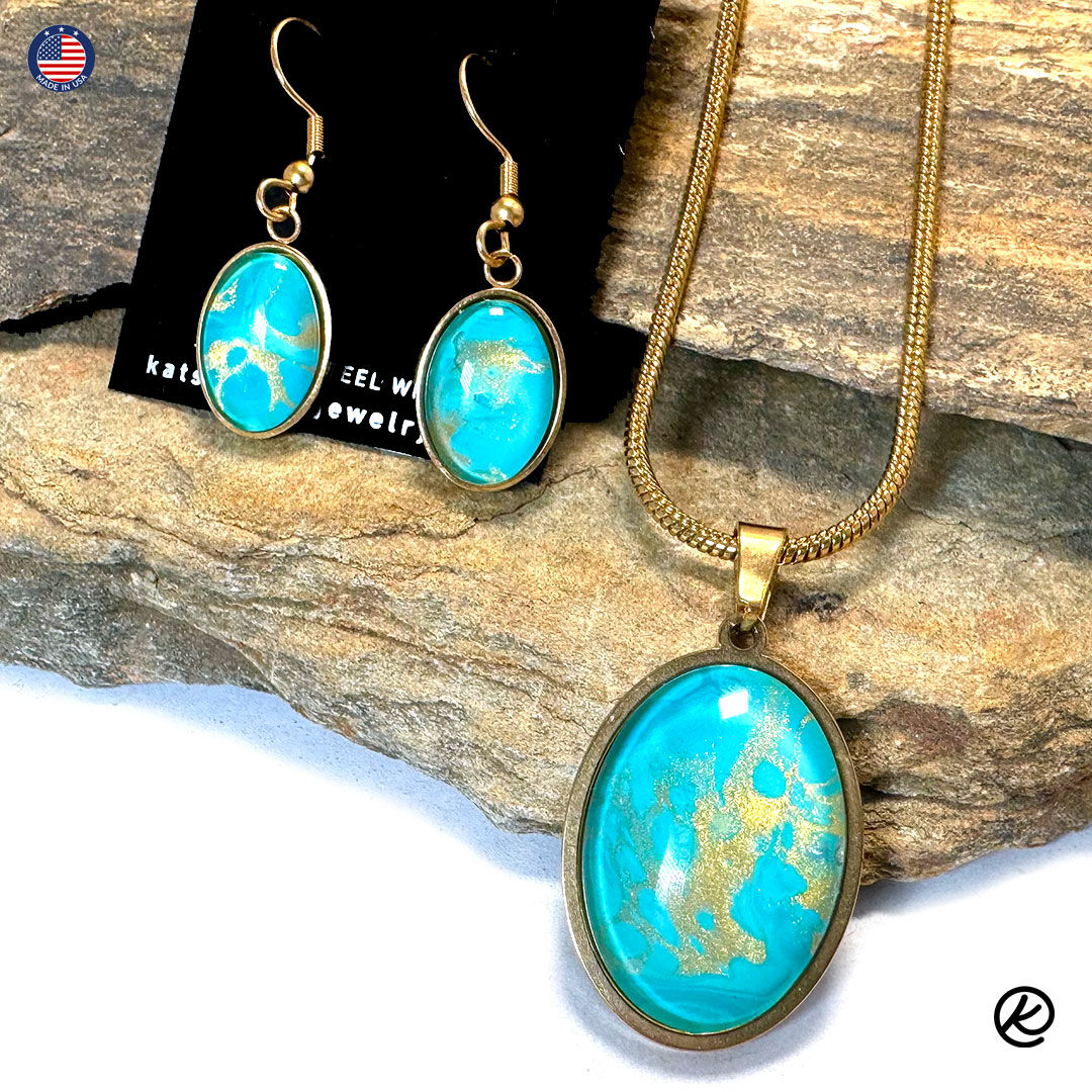 Beautiful turquoise and gold pendant and earrings set