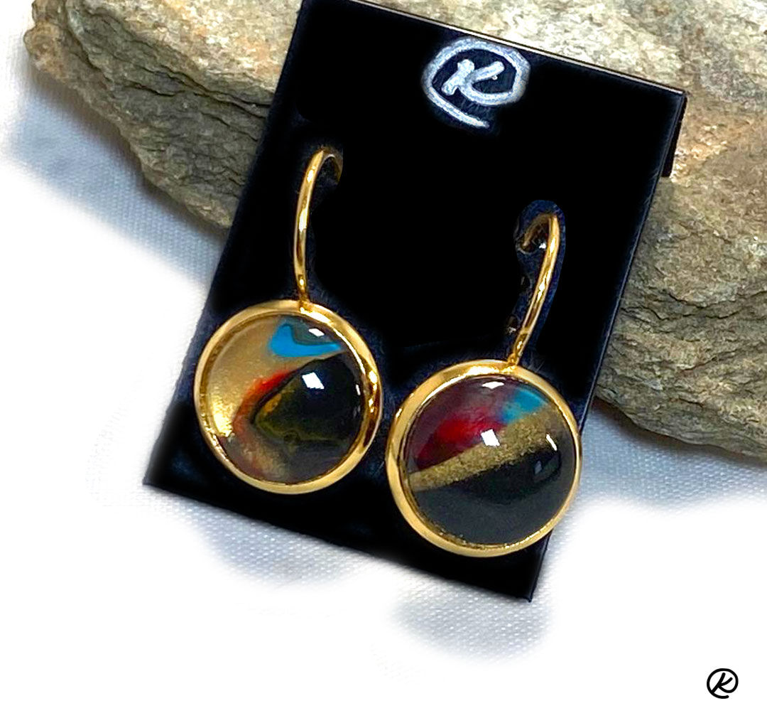 Pretty lever back earrings in gold stainless steel
