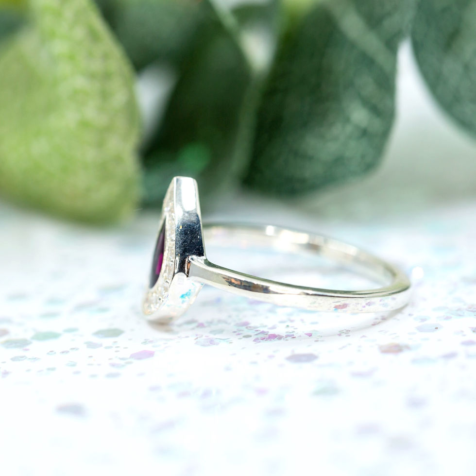 Thumbnail: Teardrop Feature Memorial Ring