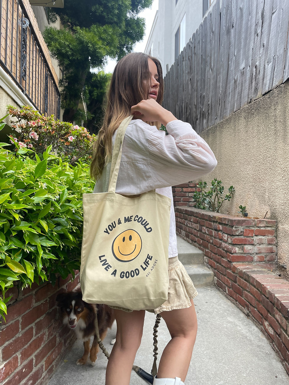 Thumbnail: soft eyes good life tote in sand