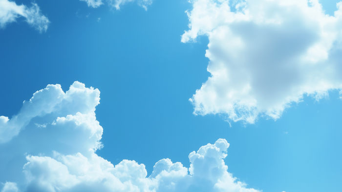 Cielo azul con nubes