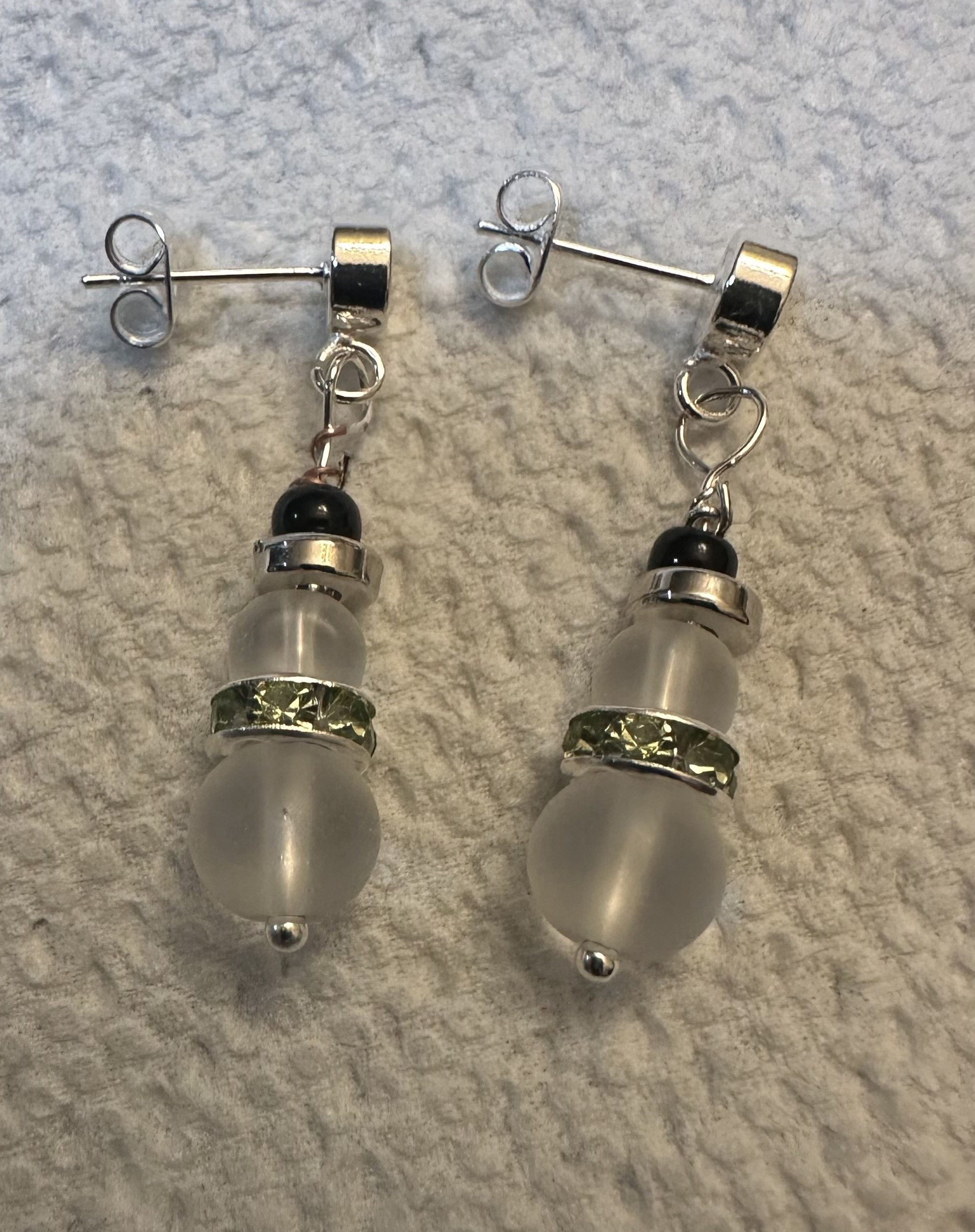 Snowman Style Frosted Glass Beads with Green Scarf
