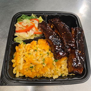 Ribs/Mac and Cheese plate