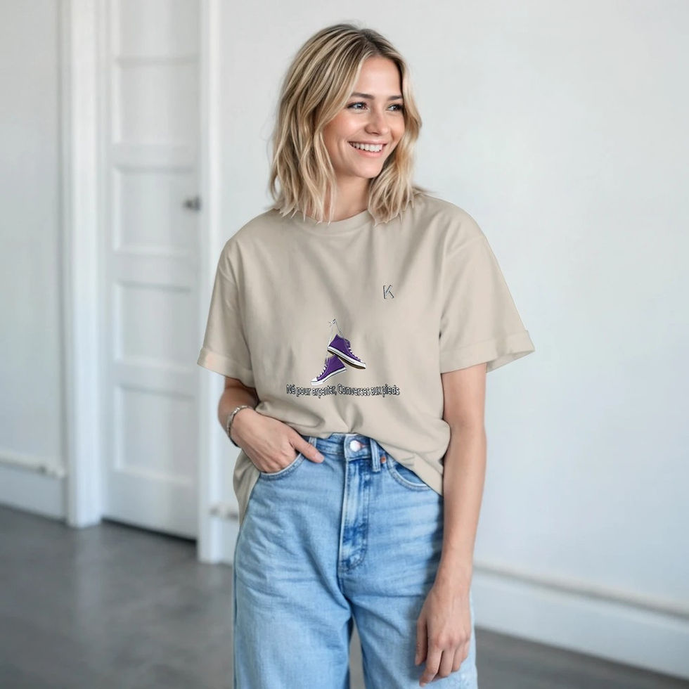 Miniature : T-shirt unisexe : né pour arpenter, converses aux pieds