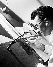 Norman_McLaren_drawing_on_film_-_1944