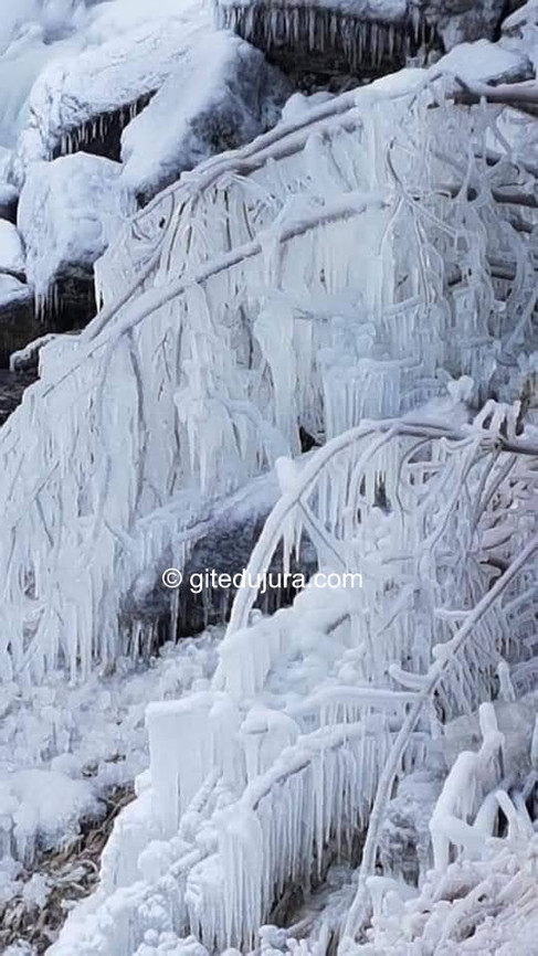 Les cascades du Hérisson gelées hiver, séjour en location saisonnière vacances, gîtes dans les Montagnes du Jura - Foncine-le-Haut