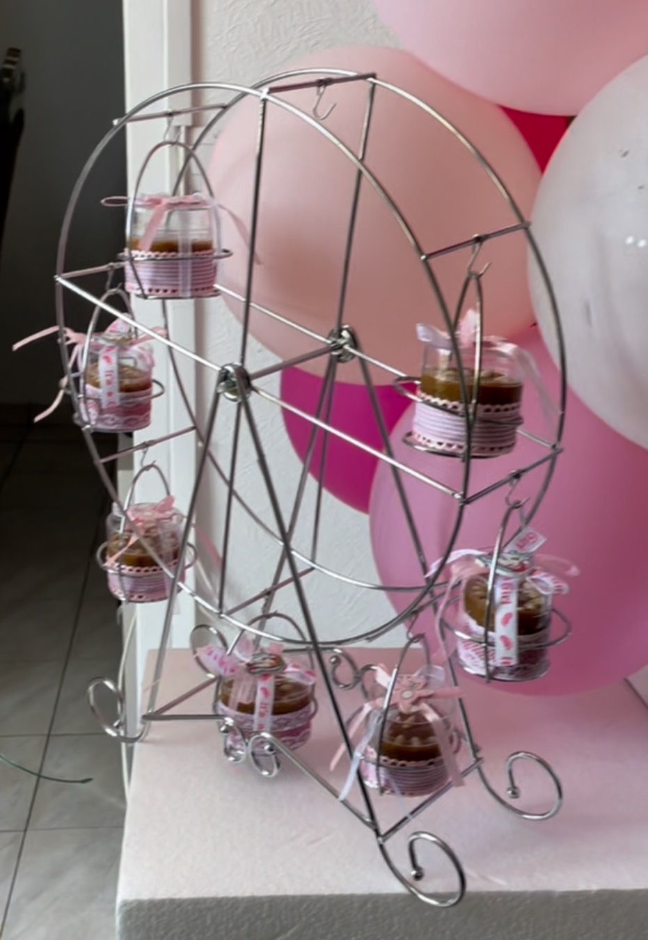 Miniature : Location support pour cupcakes en forme de grande roue