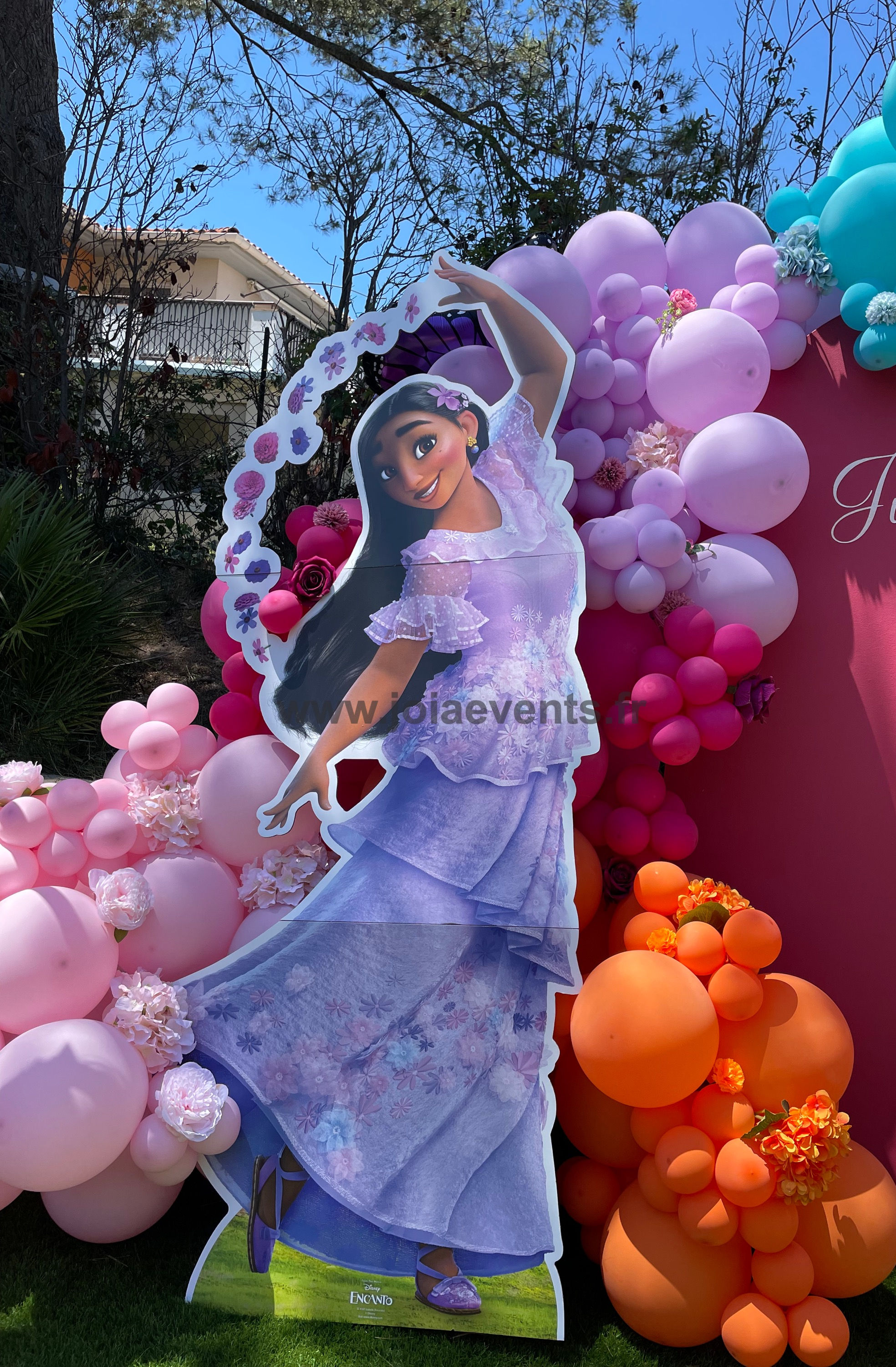 Location figurine géante "ENCANTO - Isabela "