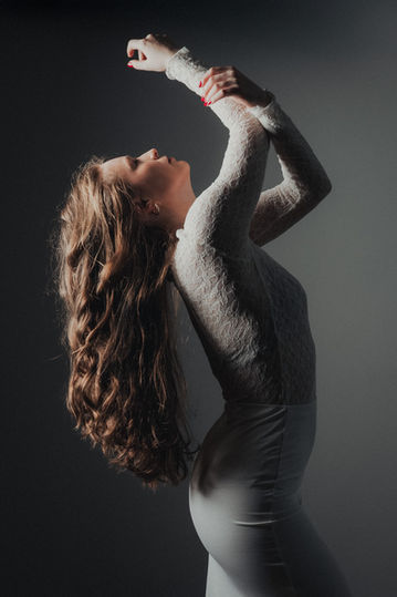 book artiste comédienne chanteuse danseuse femme paris