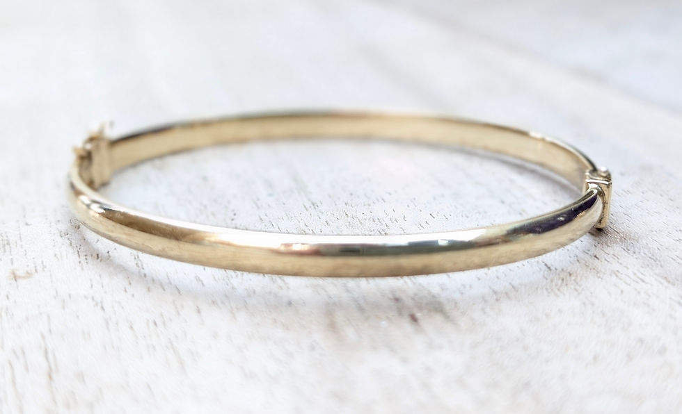 Thumbnail: Vintage Solid 9ct Gold Hinged Bangle with textured pattern