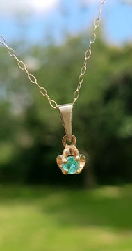 Thumbnail: Vintage Emerald & 9ct Gold Pendant 