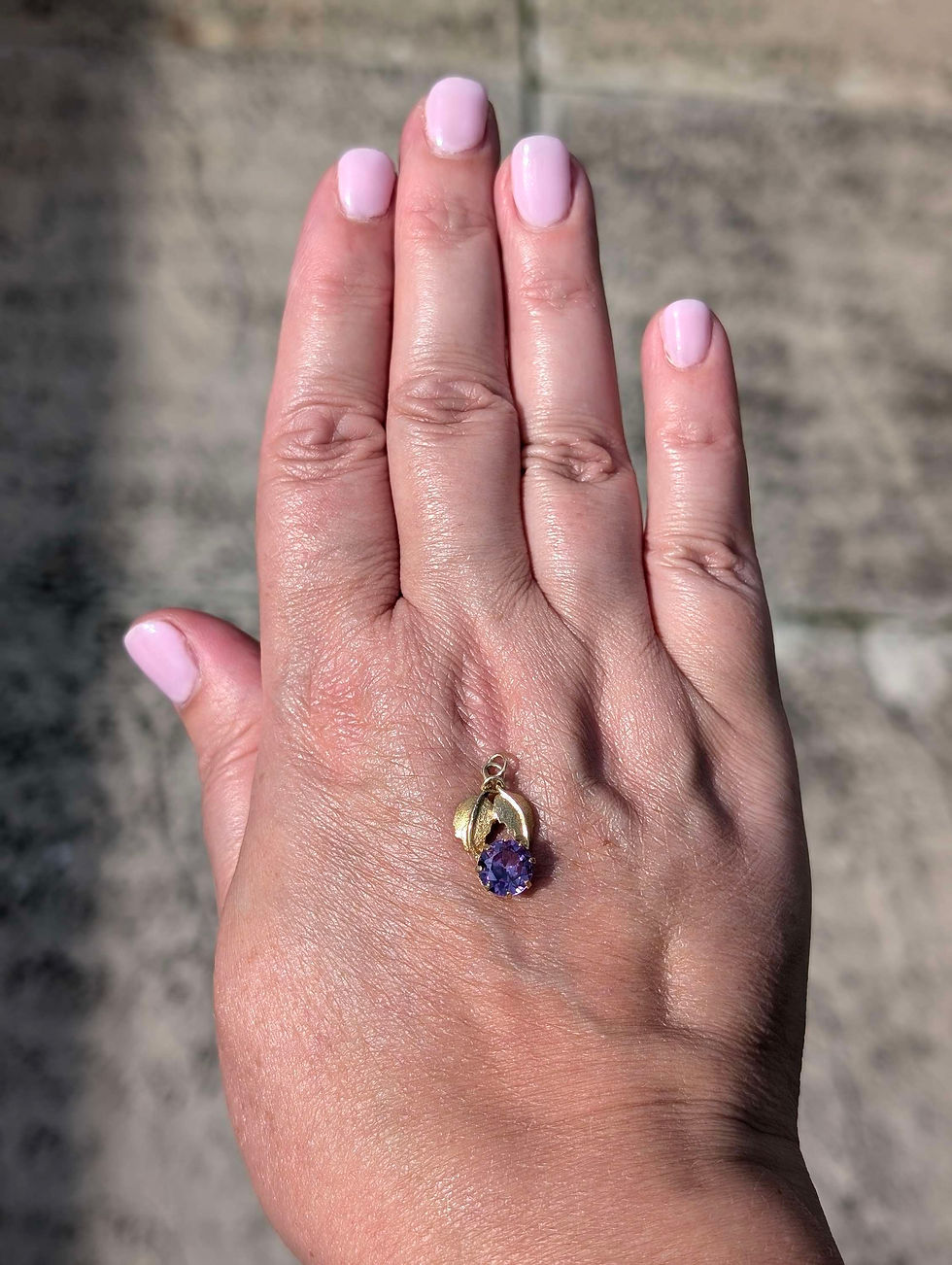 Thumbnail: Vintage Colour Change Synthetic Sapphire Pendant with Foliate details 