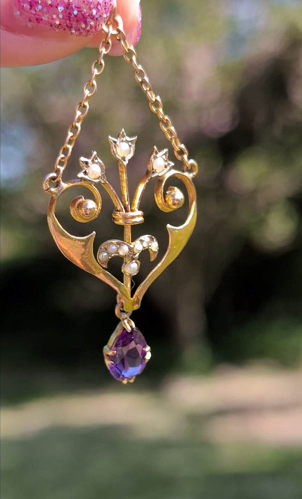 Thumbnail: Edwardian Art Nouveau Amethyst & Seed Pearl Gold Lavalier Pendant