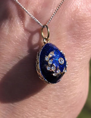 Thumbnail: Vintage Enamel Egg Pendant 
