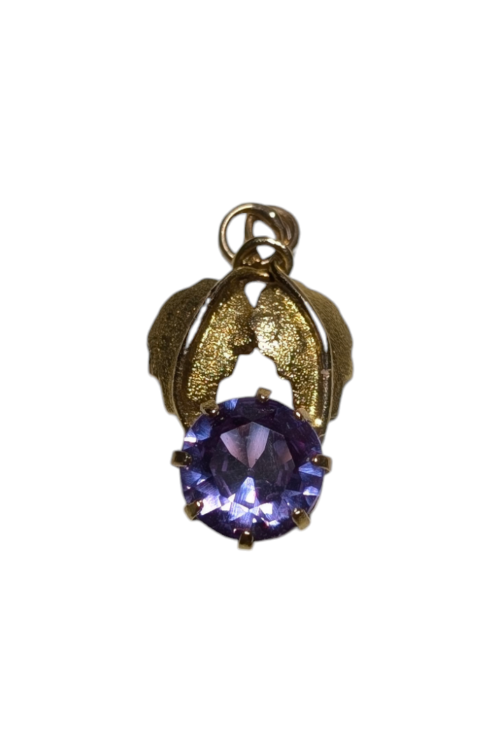 Vintage Colour Change Synthetic Sapphire Pendant with Foliate details 