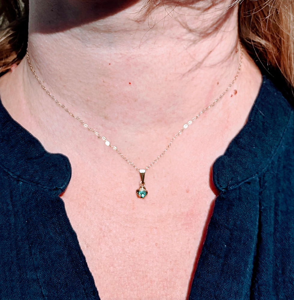 Thumbnail: Vintage Emerald & 9ct Gold Pendant 