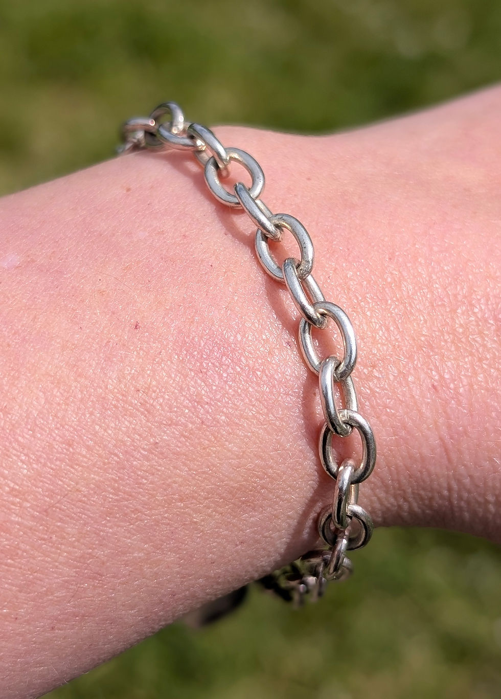 Thumbnail: Vintage Sterling Silver T-Bar & Heart Charm Chain Bracelet