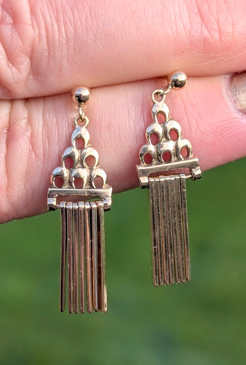 Thumbnail: 1960s Vintage 9ct Yellow Gold Tassel Drop Earrings