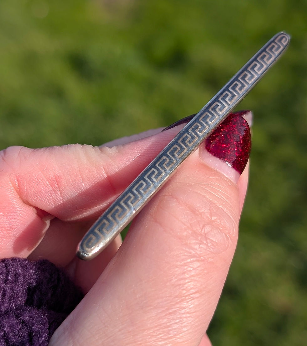 Art Deco long silver bar brooch with geometric design