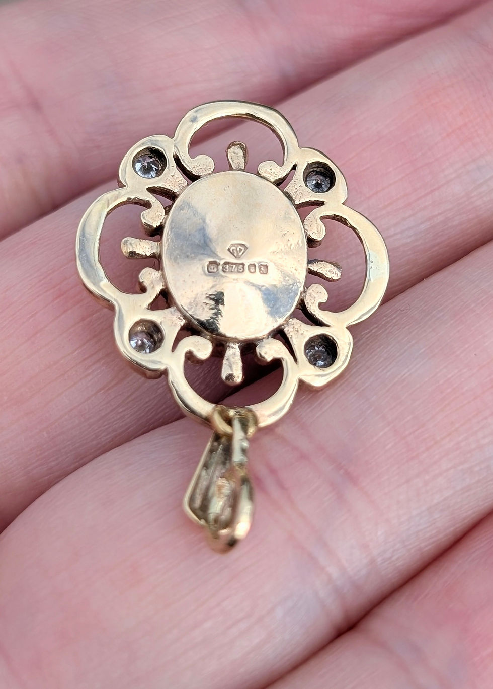 Thumbnail: vintage yellow gold flower shaped pendant set with precious white opal and four diamonds