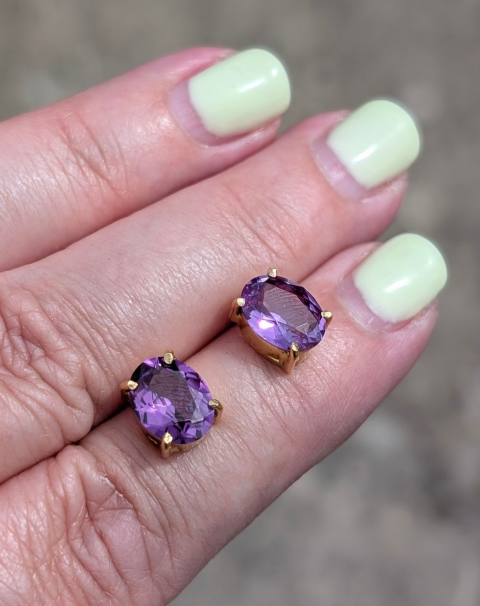 Thumbnail: vintage egyptian 18ct yellow gold earrings set with purple to pink colour change synthetic sapphires