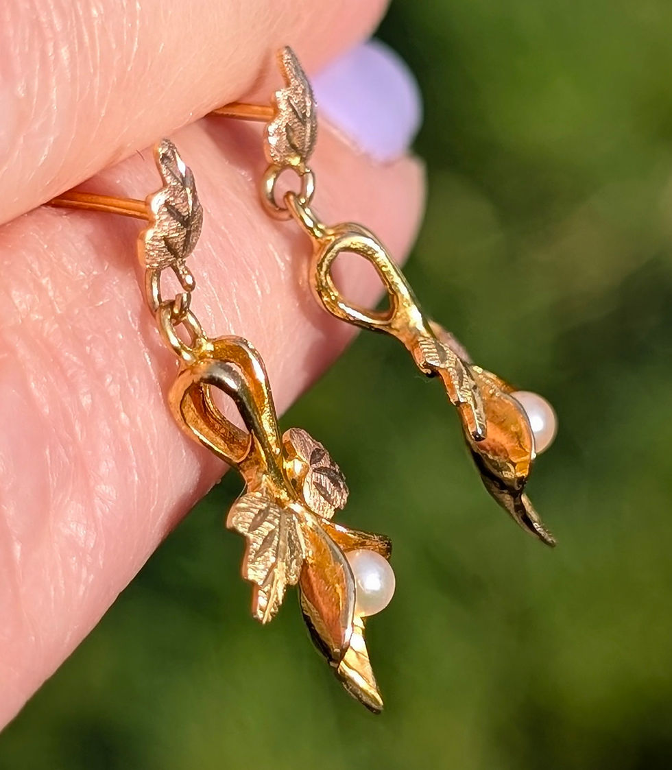 Thumbnail: vintage tricolour gold foliate dangly earrings with cultured pearls