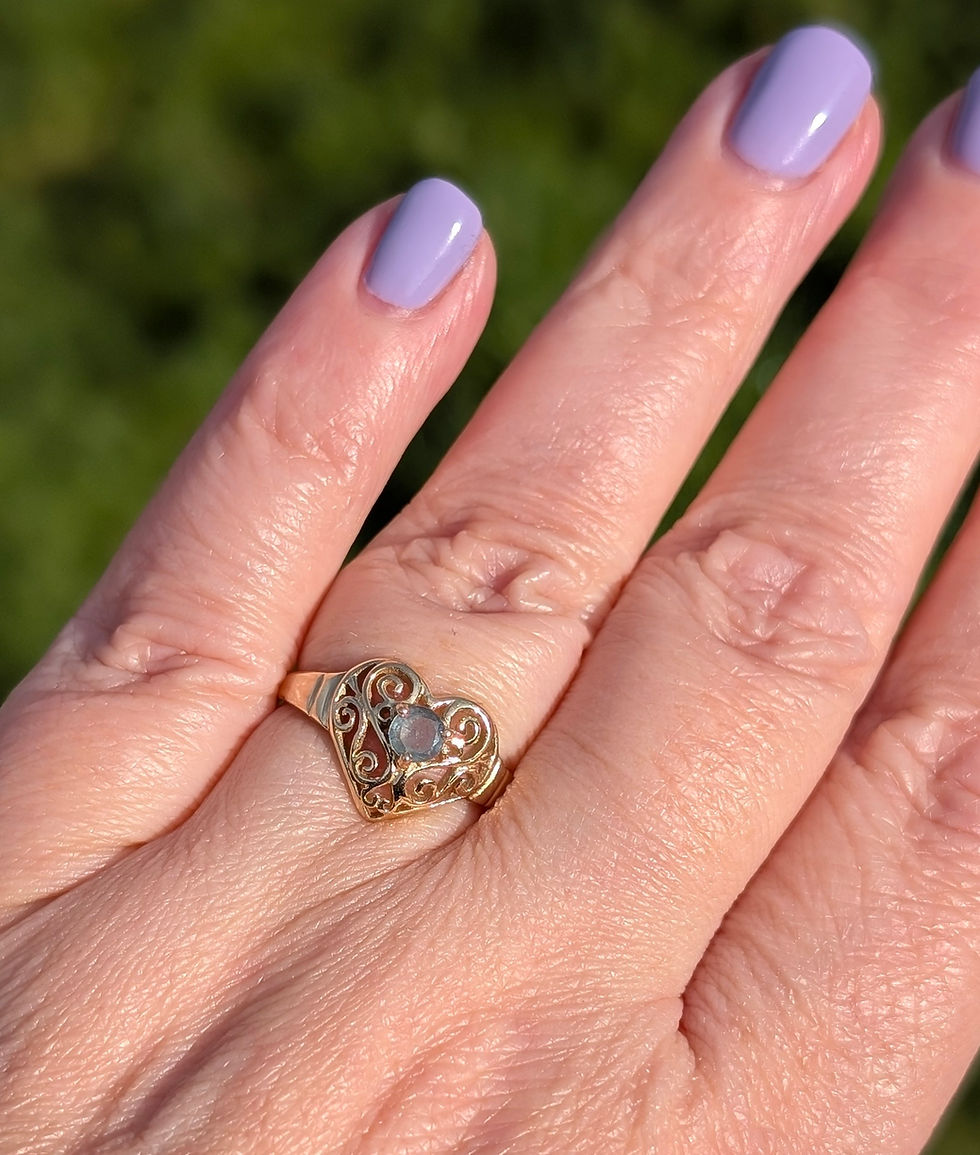 Thumbnail: Contemporary Openwork Yellow Gold Heart Ring with Chrysoberyl