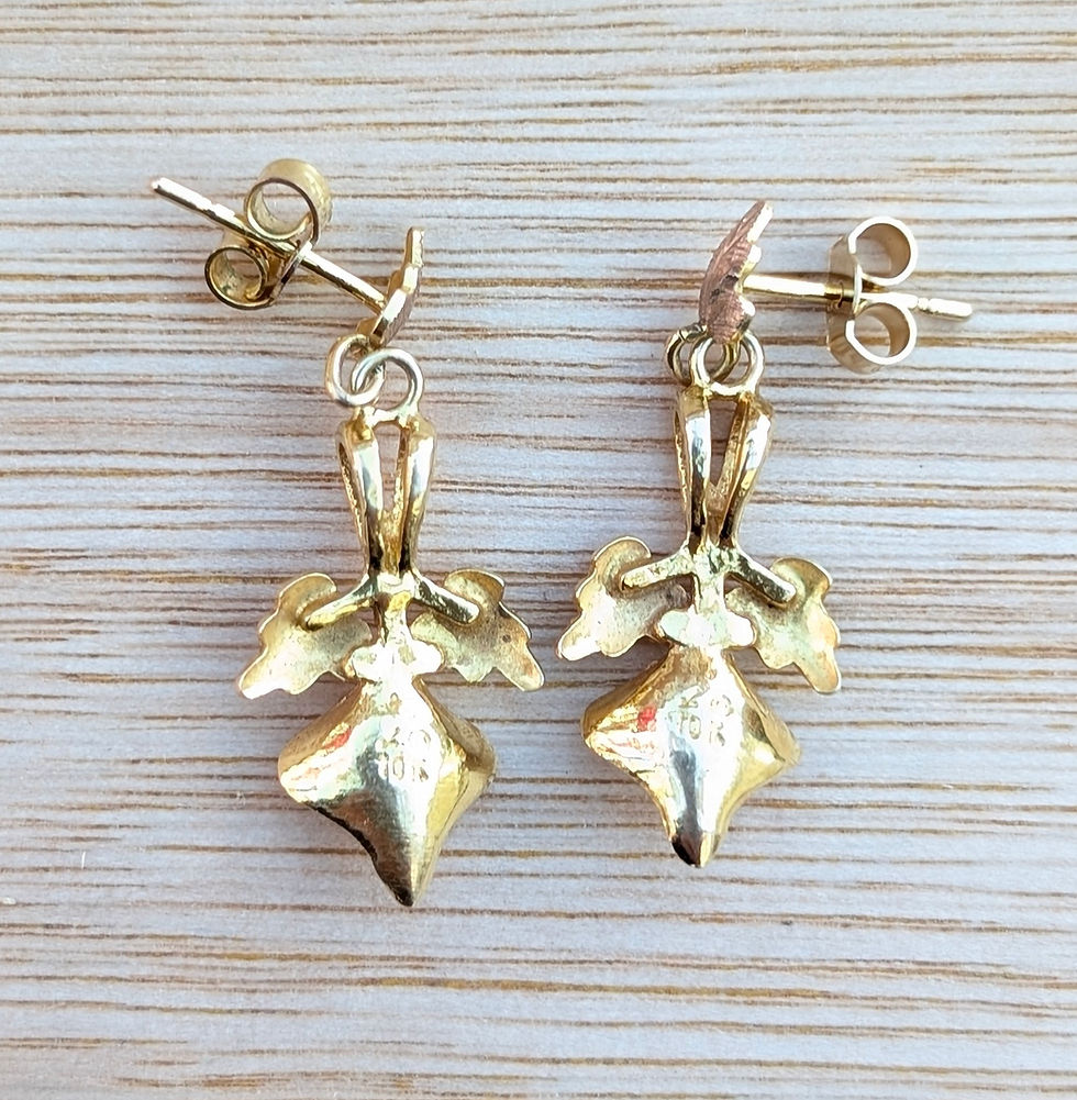 Thumbnail: vintage tricolour gold foliate dangly earrings with cultured pearls