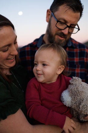 Golden tones and natural smiles – Rockhampton family session