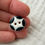 Miniatúra: Porcelain buttons: Black corners 黒い角