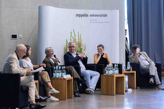 Rea Eldem beim Sommerfest der Zeppelin Universität 2023 auf dem Panel zur Hochschule als Hoffnungsmaschine.