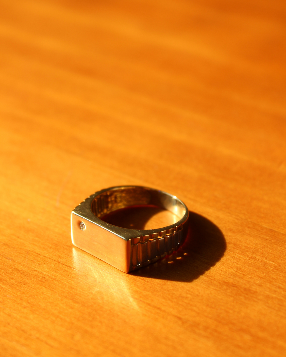 Miniatura: Anel Chapa com Diamante em Ouro Amarelo 18k