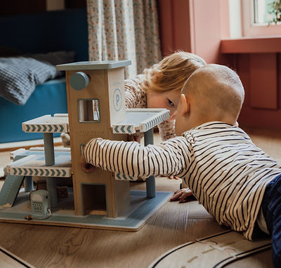 Kind dat aan het spelen is bij kinderdagverblijf Op ’t Bergske
