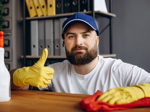 schoonmaak medewerker