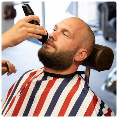 Man, Baard wordt getrimd, Barbershop Future