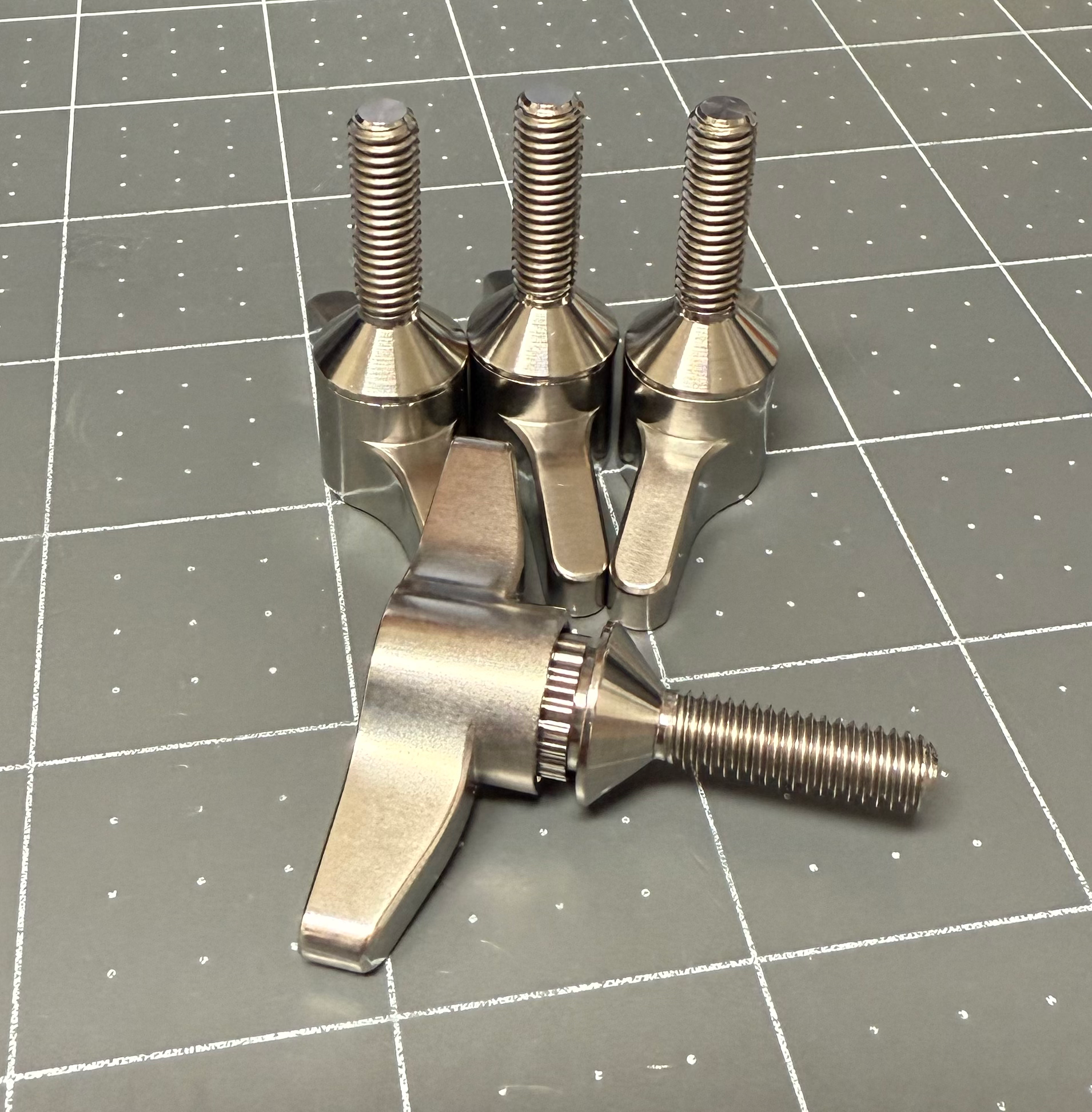 Adjustable titanium wingscrew set