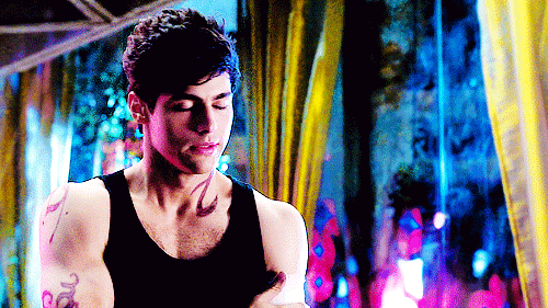 gif-alec-lightwood-matthew-daddario-shadowhunters-Favim.com-4183098