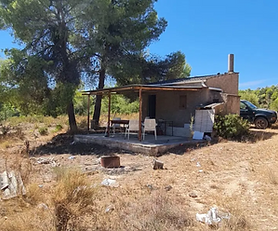 Traditional Finca with Olive Trees, Water & Covered Porch – Flix, Tarragona