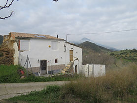 Partially Reformed Off-Grid Cortijo with Spring Cistern, Solar System & Mountain Views – Fuensanta de Martos