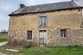 Character Cottage with Attic Potential in a Countryside Hamlet – Near Ménéac
