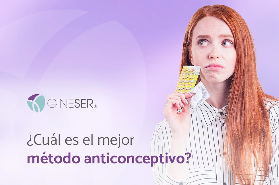 Mujer con pastillas anticonceptivas