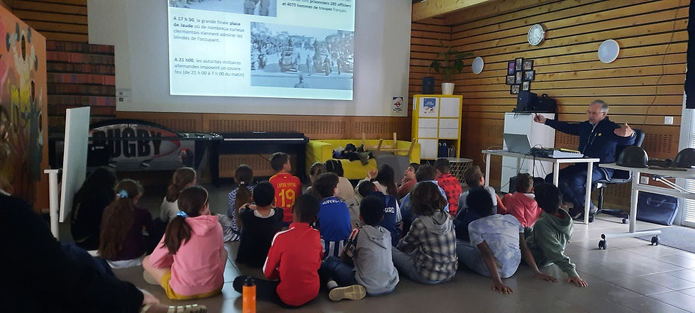 Les élèves des 3 écoles de Cébazat à la découverte des combats de la Seconde Guerre mondiale à Clermont-Ferrand