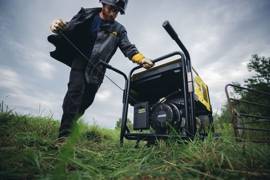 Soudeuse autonome à essence ESAB Ruffian 150G avec moteur Kohler, idéale pour le travail extérieur.