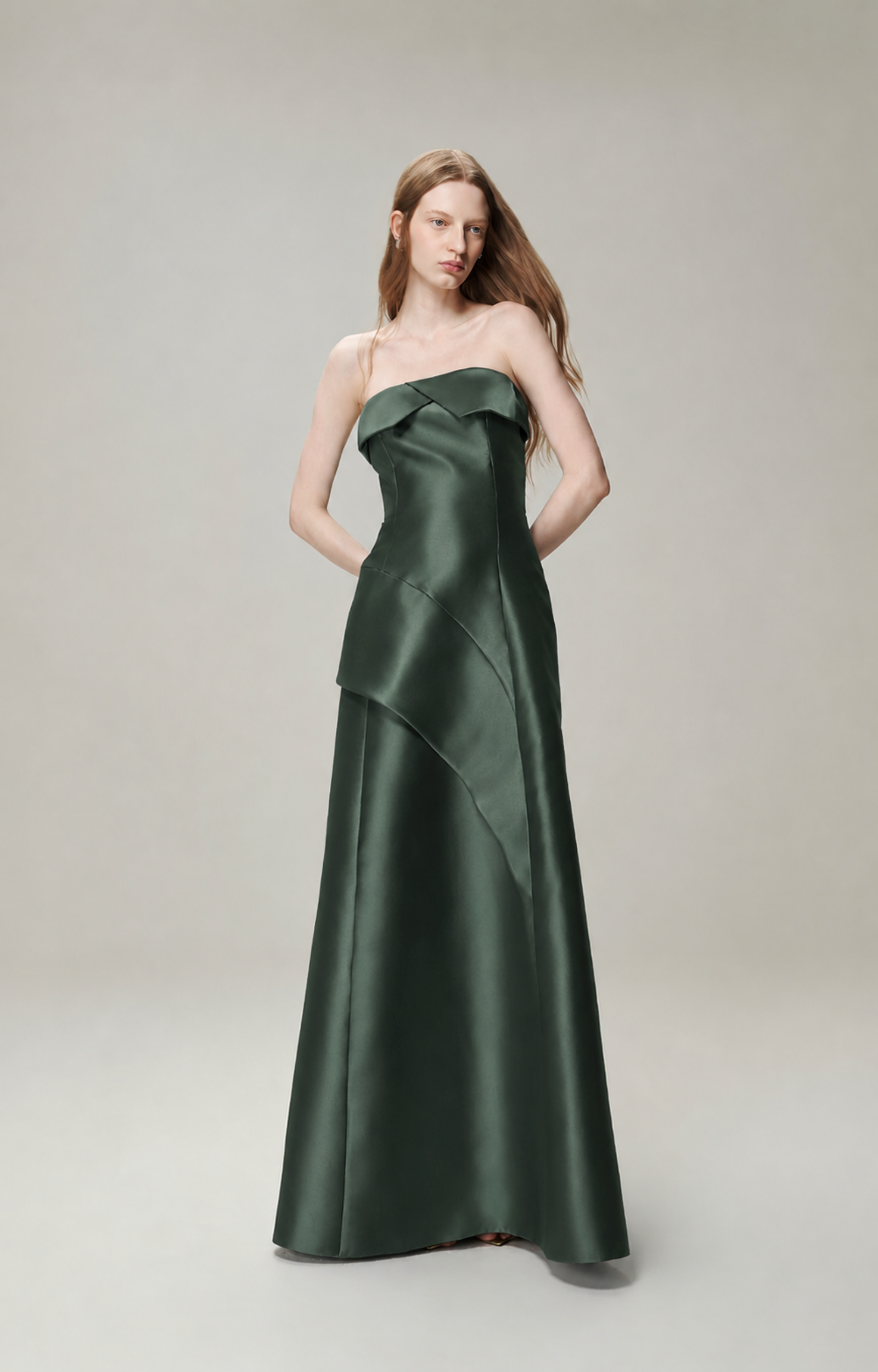 Vestido Longo de Festa Evasê em Zibeline com Lapela e Sobreposição Assimétrica
