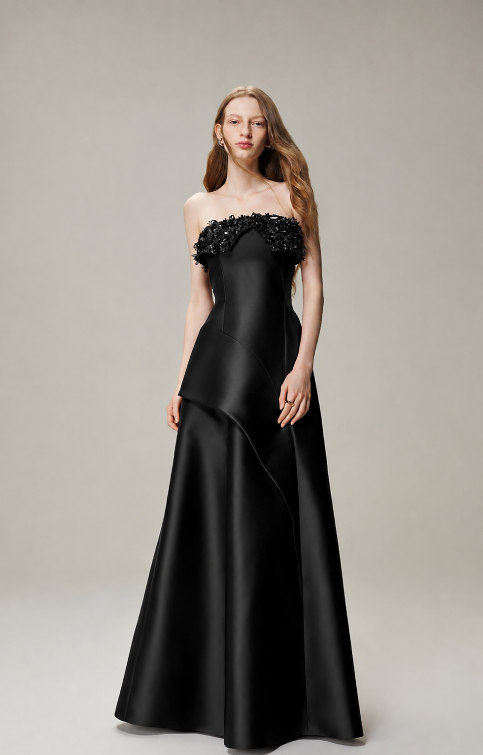Miniatura: Vestido Longo de Festa em Zibeline com Decote Bordado
