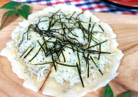 カリッとしらすの餅ピザ