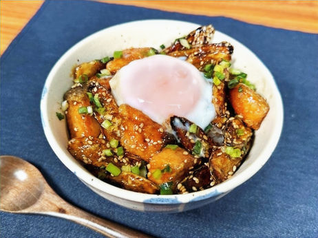 秋鮭とごぼうの甘辛丼【動画】