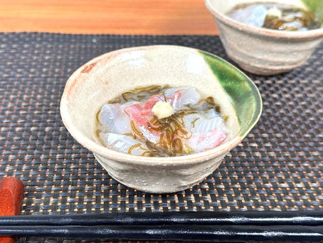 とっても簡単♪刺身用のタイを切って混ぜ合わせるだけ。